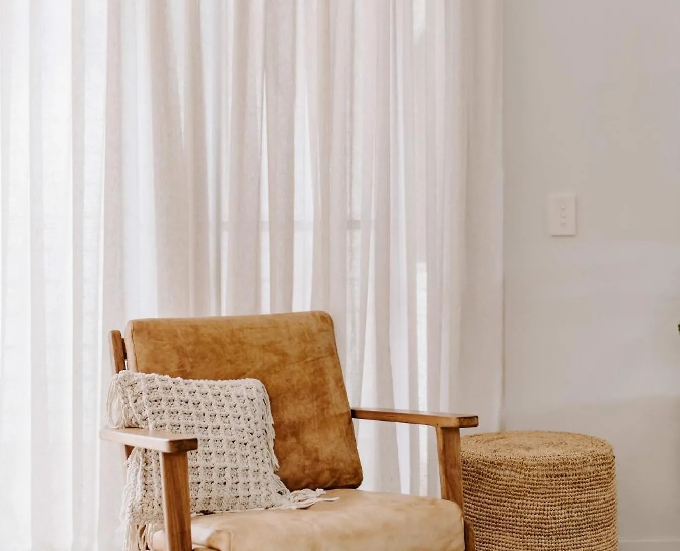 Coastal Chic Poolside Villa- Pet Friendly Mooloolaba