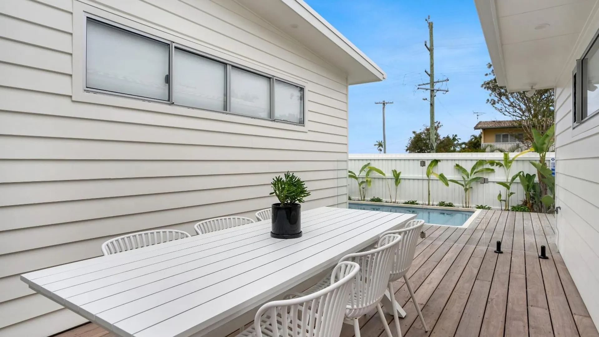 Coastal Chic Poolside Villa- Pet Friendly Mooloolaba Australia