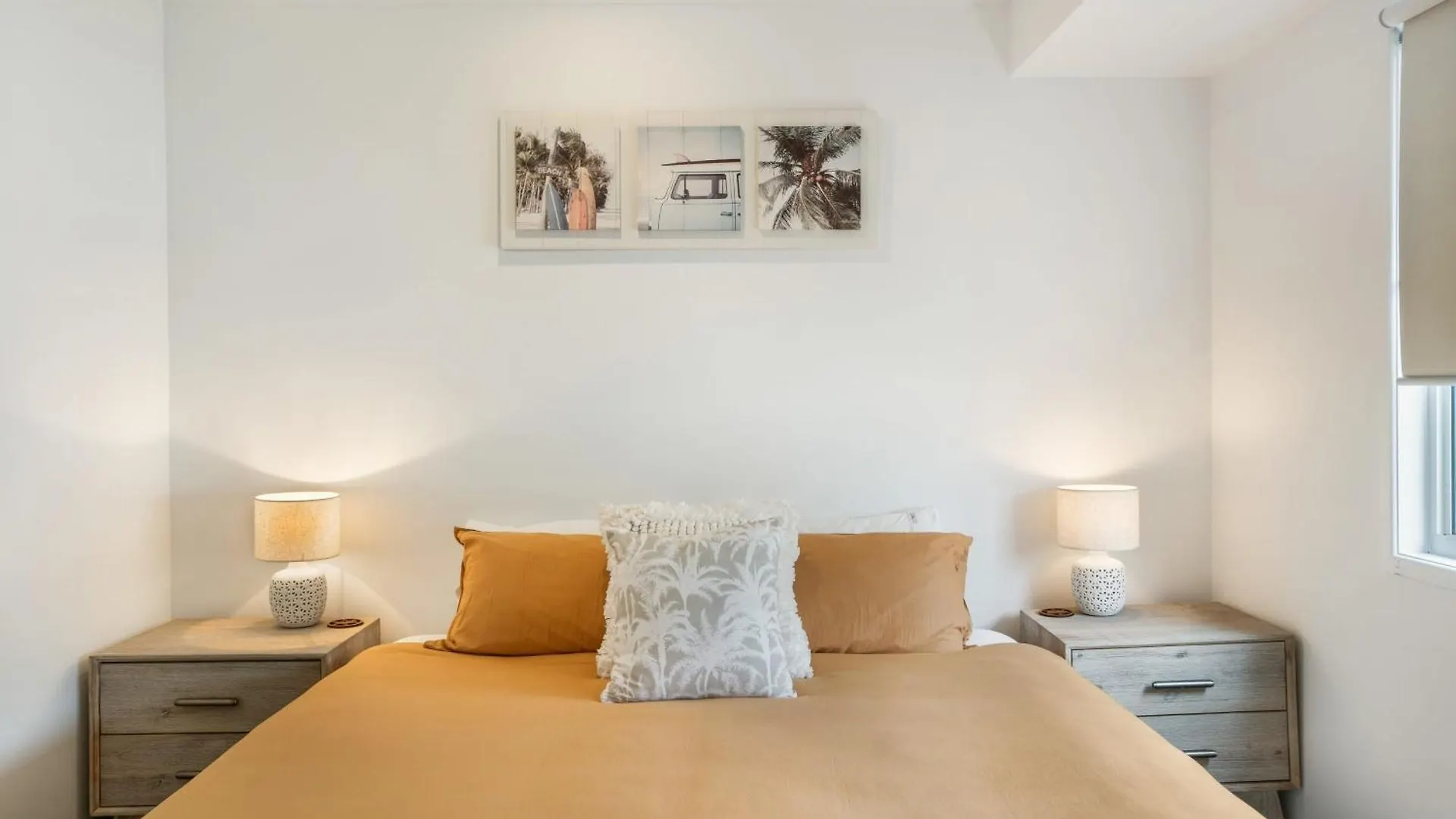 Coastal Chic Poolside Villa- Pet Friendly Mooloolaba