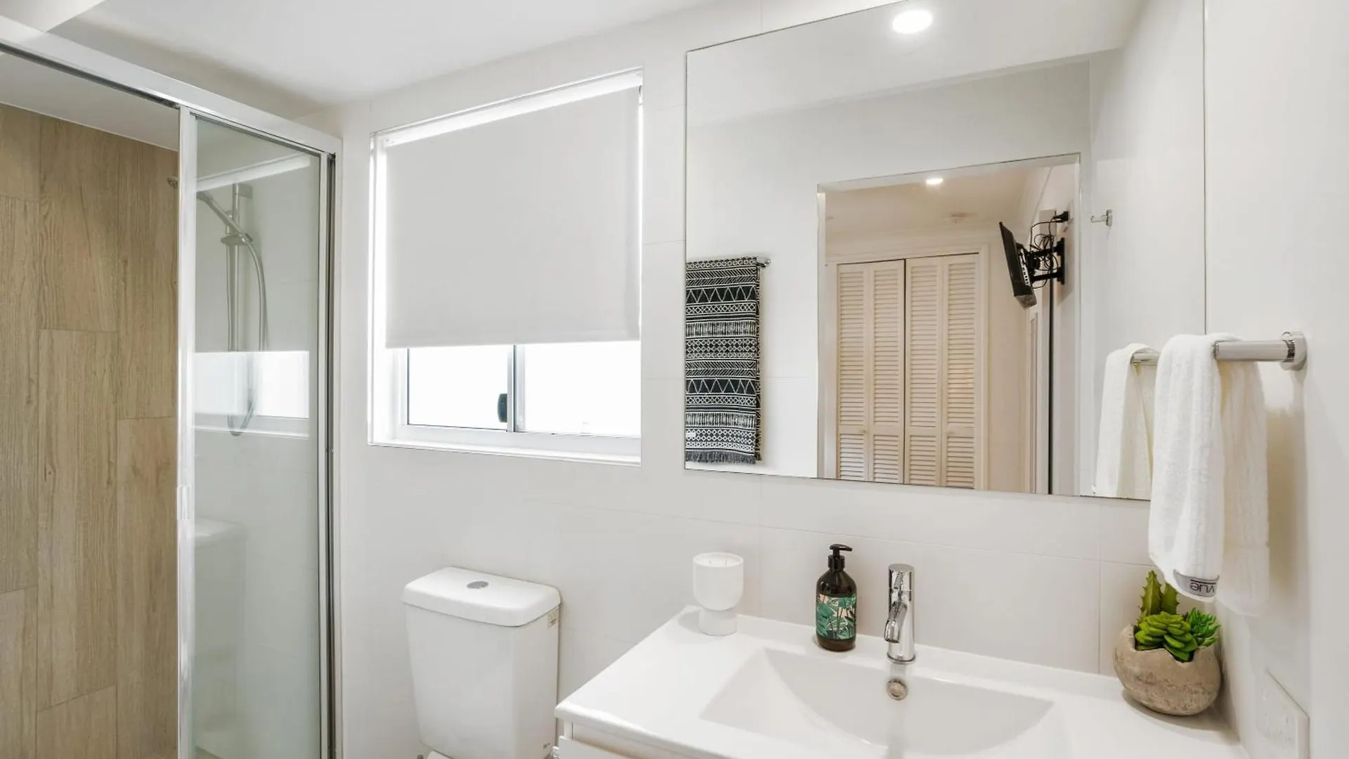 Coastal Chic Poolside Villa- Pet Friendly Mooloolaba 0*,