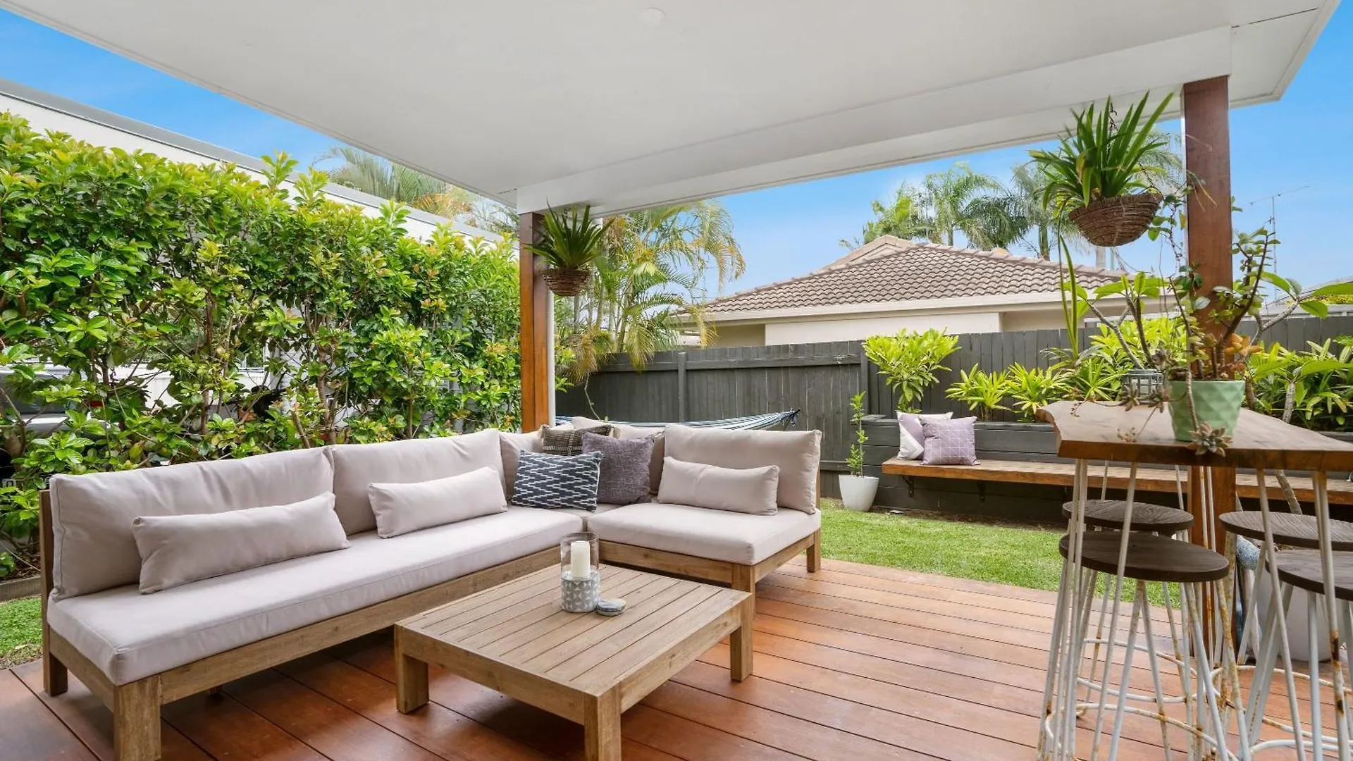 Coastal Chic Poolside Villa- Pet Friendly Mooloolaba Holiday home