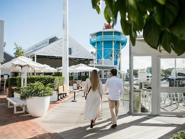 Prázdninový dům Coastal Chic Poolside Villa- Pet Friendly Mooloolaba Austrálie